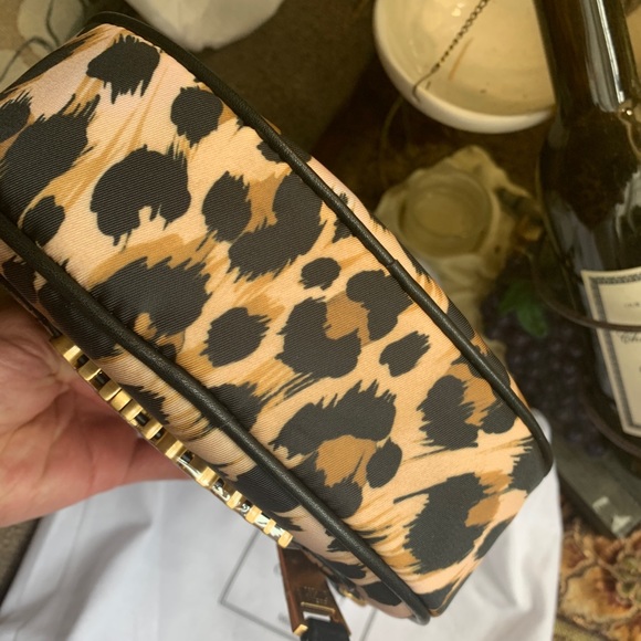 Authentic MOSCHINO Learher/canvas zip top cheetah print Crossbody - Picture 3 of 15